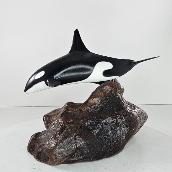 John Perry Killer Whale Mother & Calf Sculpture On Burlwood Base *FLAW* - Picture 5 of 9